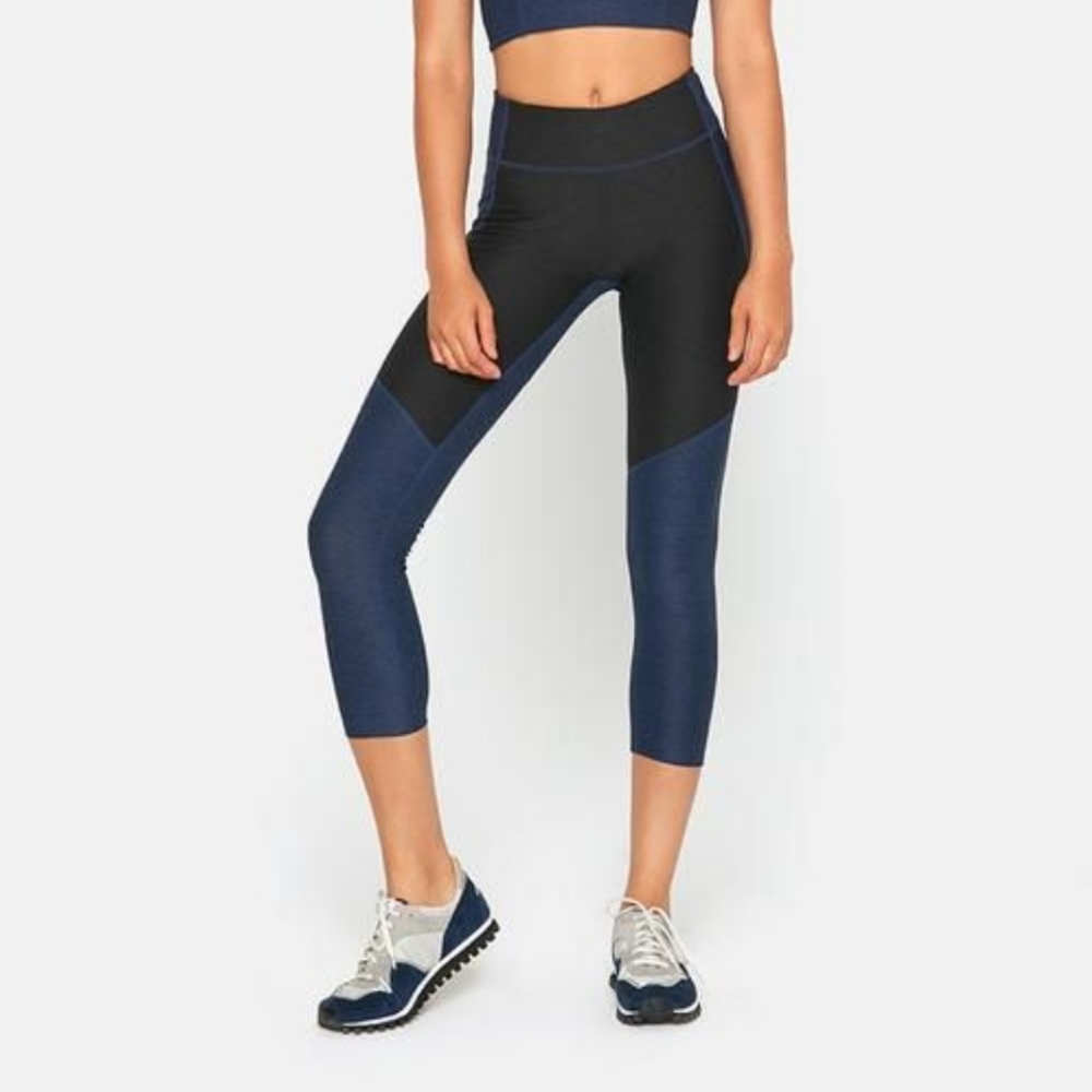 Outdoor Voices Two Tone 3/4 Warmup Leggings